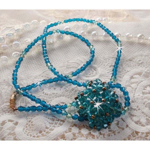 Smaragd vedh&aelig;ng halsk&aelig;de med Swarovski krystal spinners og facetter