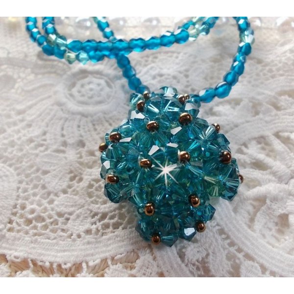 Smaragd vedh&aelig;ng halsk&aelig;de med Swarovski krystal spinners og facetter