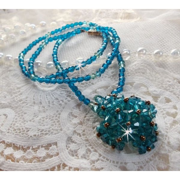 Smaragd vedh&aelig;ng halsk&aelig;de med Swarovski krystal spinners og facetter