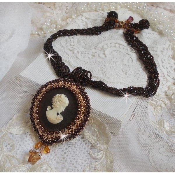 Collier pendentif Souvenir Eternel cr&eacute;e avec des perles de qualit&eacute;