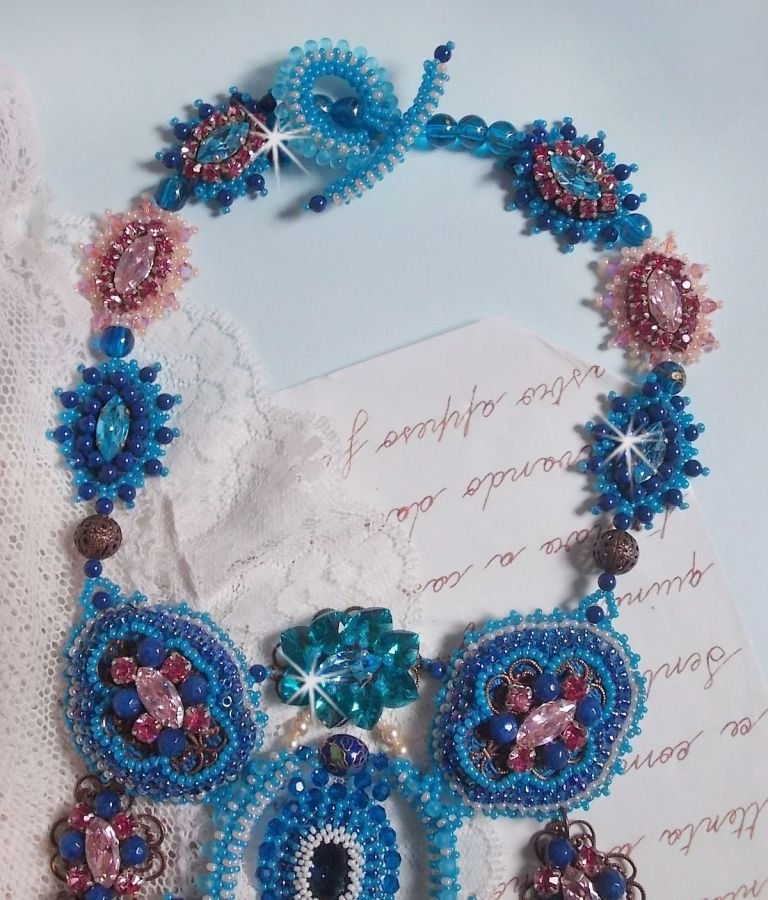 Belle Epoque halskæde, Haute-Couture broderet med Swarovski krystaller og forskellige smukke perler