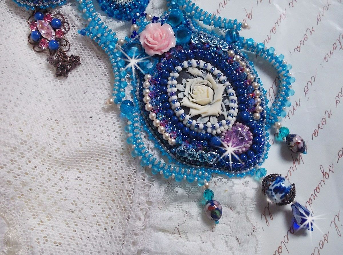 Belle Epoque halskæde, Haute-Couture broderet med Swarovski krystaller og forskellige smukke perler