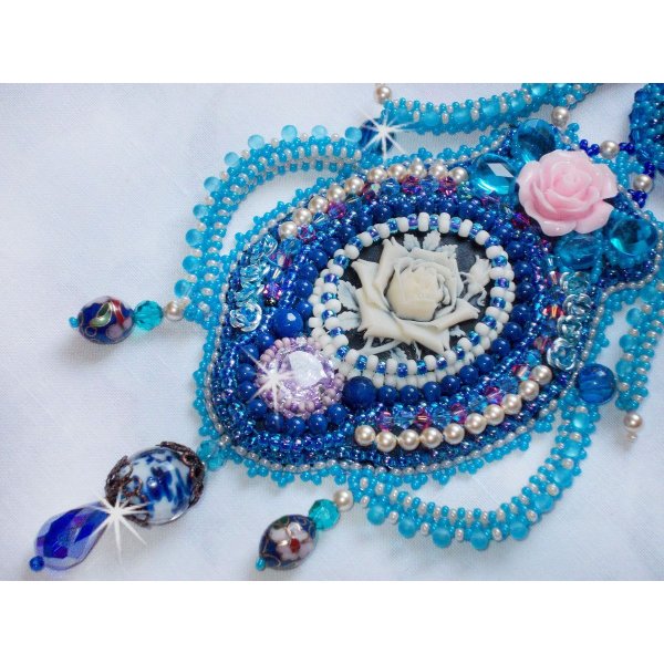 Belle Epoque halsk&aelig;de, Haute-Couture broderet med Swarovski krystaller og forskellige smukke perler