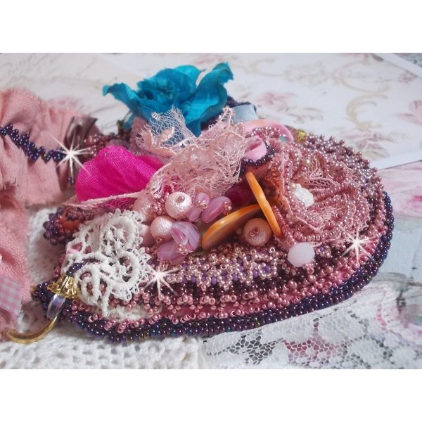 Jardin Po&eacute;tique halsk&aelig;de med blonder, Swarovski-krystaller, perler, fr&oslash;perler, 18 karat forgyldt s&oslash;lv og halv&aelig;delperler