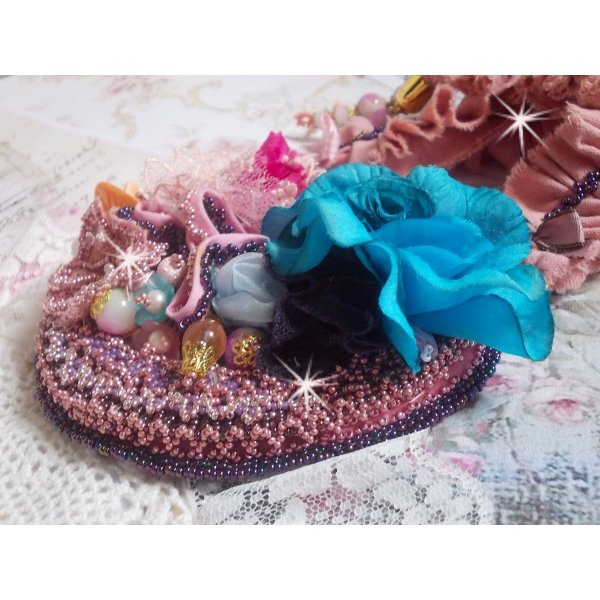 Jardin Po&eacute;tique halsk&aelig;de med blonder, Swarovski-krystaller, perler, fr&oslash;perler, 18 karat forgyldt s&oslash;lv og halv&aelig;delperler