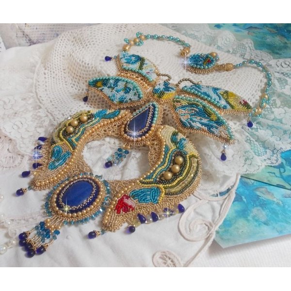 Haute-Couture Blue Gold Butterfly halsk&aelig;de broderet med &aelig;delstene, krystaller, glasperler og fr&oslash;perler