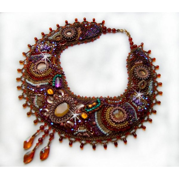 Collier Plastron Topaz Haute-Couture avec des pierres semi-pr&eacute;cieuses et diff&eacute;rentes perles