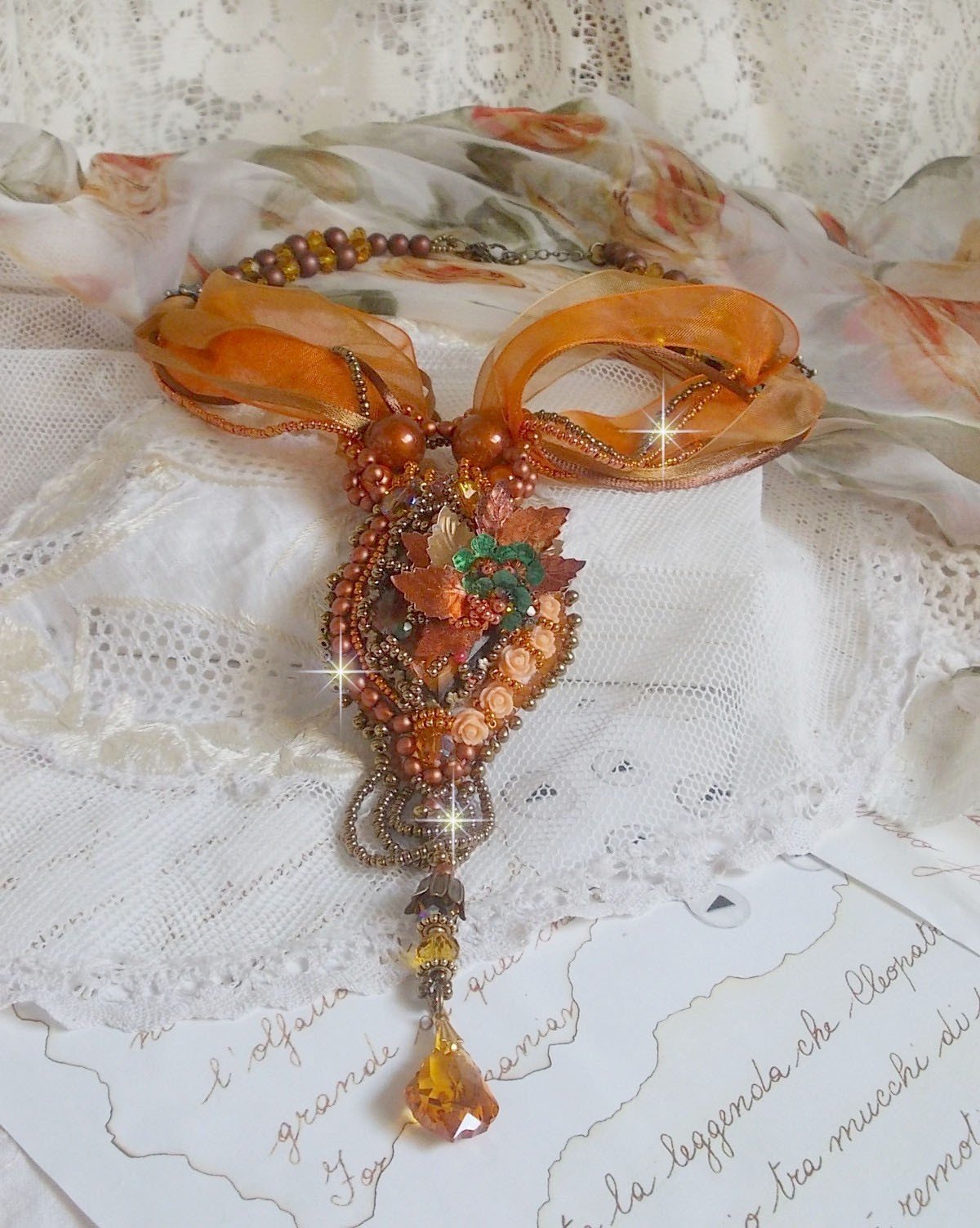 Souffle d'Automne Chic Ethnique vedh&aelig;ng, broderet med perler og Swarovski krystal 