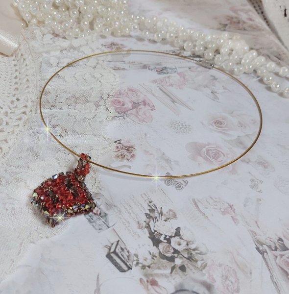 Kamel vedh&aelig;ng monteret med Swarovski krystalfacetter og spinnere