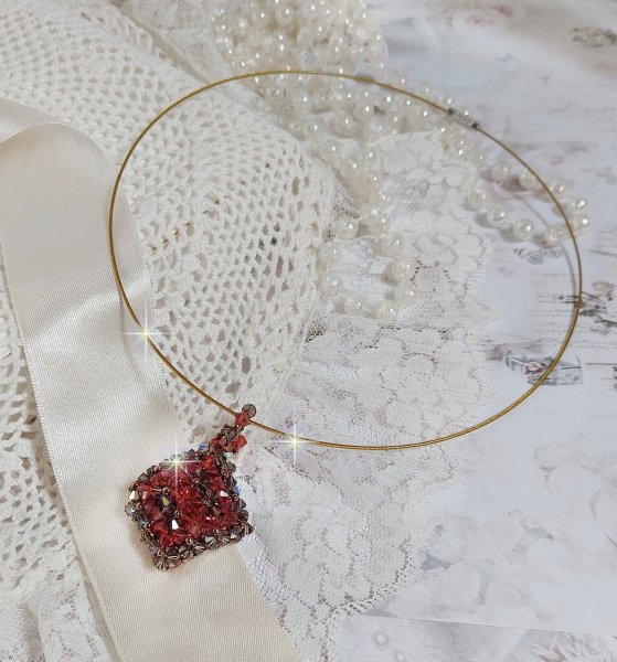 Kamel vedh&aelig;ng monteret med Swarovski krystalfacetter og spinnere