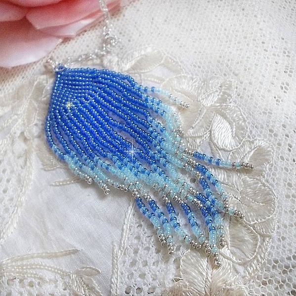 Soft Blue Dreams vedh&aelig;ng skabt med himmelbl&aring;, safir, s&oslash;lv kvalitet fr&oslash;perler med 925/1000 Sterling s&oslash;lv tilbeh&oslash;r