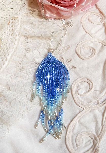 Soft Blue Dreams vedh&aelig;ng skabt med himmelbl&aring;, safir, s&oslash;lv kvalitet fr&oslash;perler med 925/1000 Sterling s&oslash;lv tilbeh&oslash;r