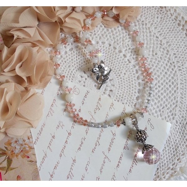 Rose Iris&eacute;e vedh&aelig;ng halsk&aelig;de broderet med Swarovski-krystaller, 925 s&oslash;lv og m&aring;nesten