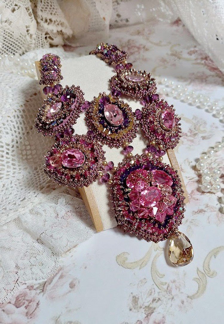 Majestic Crystal Haute-Couture halskæde med cabochons, Swarovski Crystal bicones, glasperler og frøperler af høj kvalitet