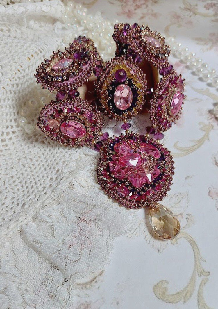 Majestic Crystal Haute-Couture halskæde med cabochons, Swarovski Crystal bicones, glasperler og frøperler af høj kvalitet