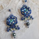 BO Blue Palace Haute-Couture broderet med Swarovski-krystaller, perleperler, filigranstempler og 925/1000 sølv cabochonholdere