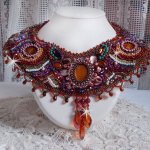 Collier Plastron Topaz Haute-Couture avec des pierres semi-précieuses et différentes perles