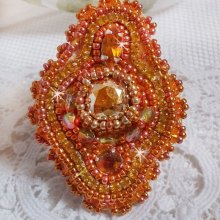 Rumba ring broderet med en smuk orange Swarovski krystal, facetter og Miyuki frøperler