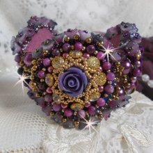 Bracelet La Passionnée de Venise brodé avec un ruban de soie Purple, des pierres semi-précieuse : Les sugililtes et des rocailles