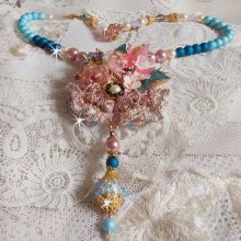 Collier Bohême avec de beaux cristaux de Swarovski, des perles rondes et des rocailles