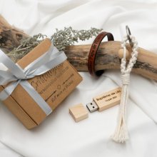 Gaveæske til mænd med graveret USB-nøgle + læderarmbånd, der kan tilpasses + macramé-nøglering 