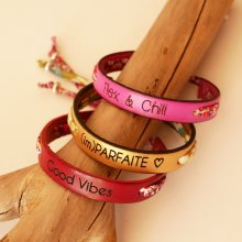 Florâme-armbånd, der kan gøres personligt med dit valg af liberty-snor og læder til indgravering