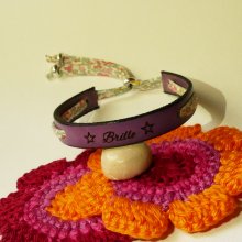 Florâme 'Brille' indgraveret armbånd med pastelfarvet liberty-bånd på lilla læder