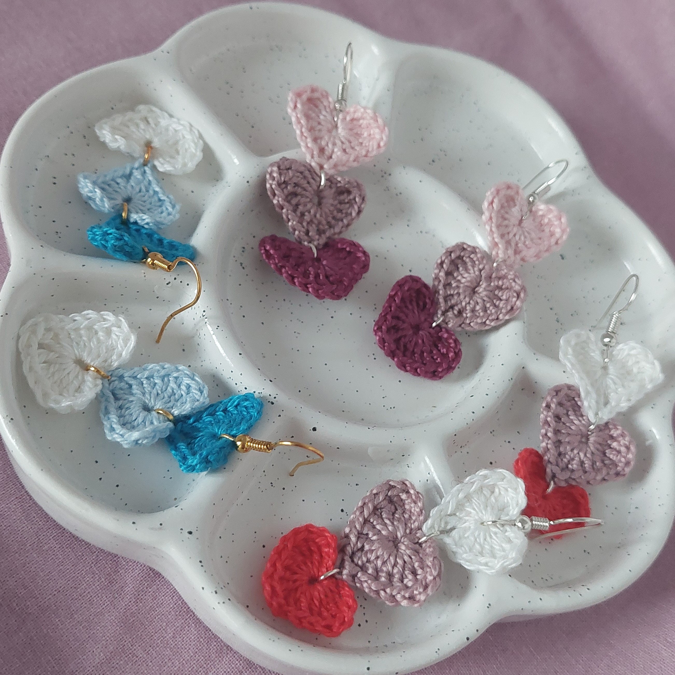 Boucles d'oreilles au crochet c&oelig;urs triple