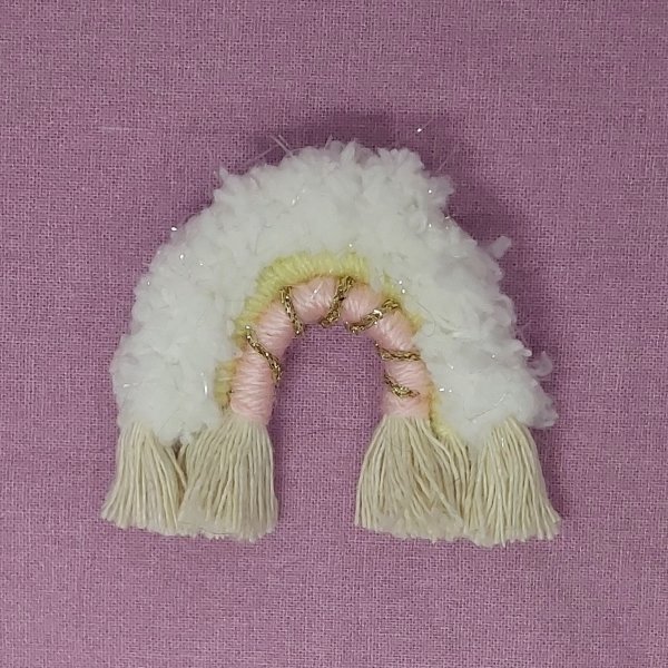 Broche Macram&eacute; Arc-en-ciel