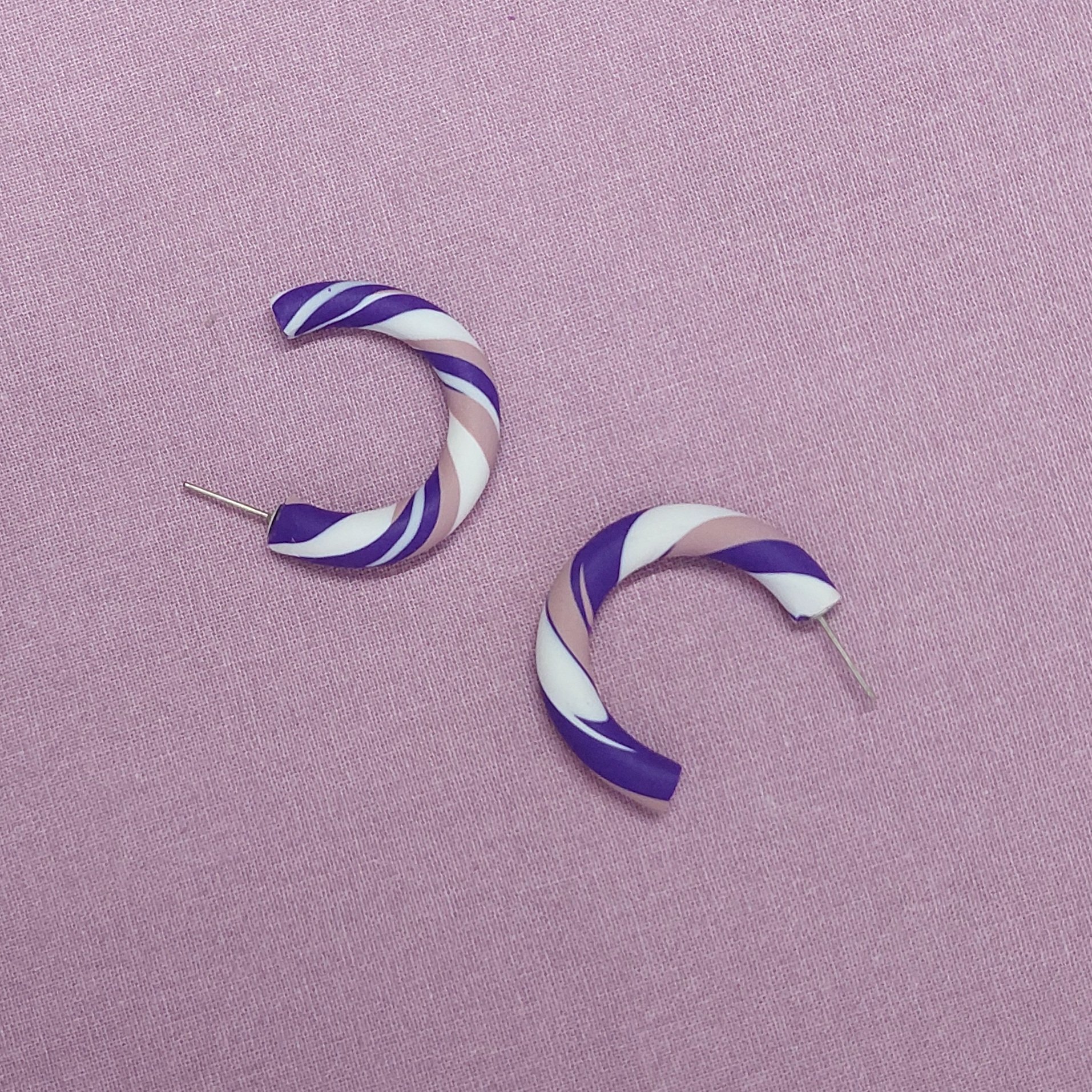 Cr&eacute;oles m&eacute;lang&eacute;es violettes, roses et blanches